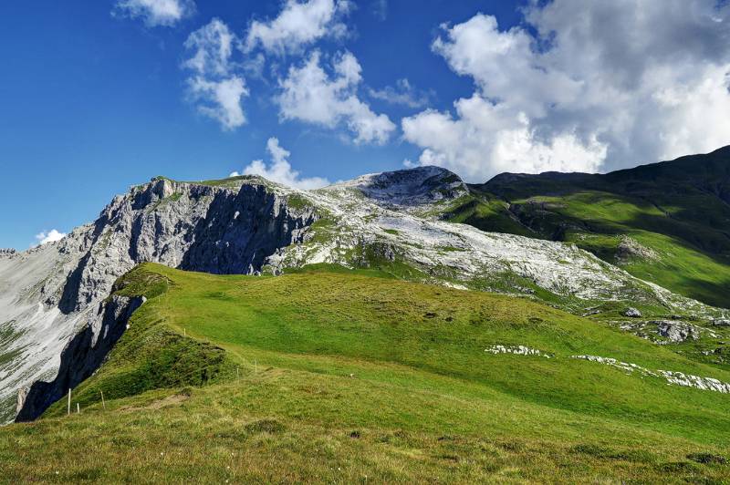 Auf dem schwach ausgeprägtem Grat Richtung Saaser Calanda