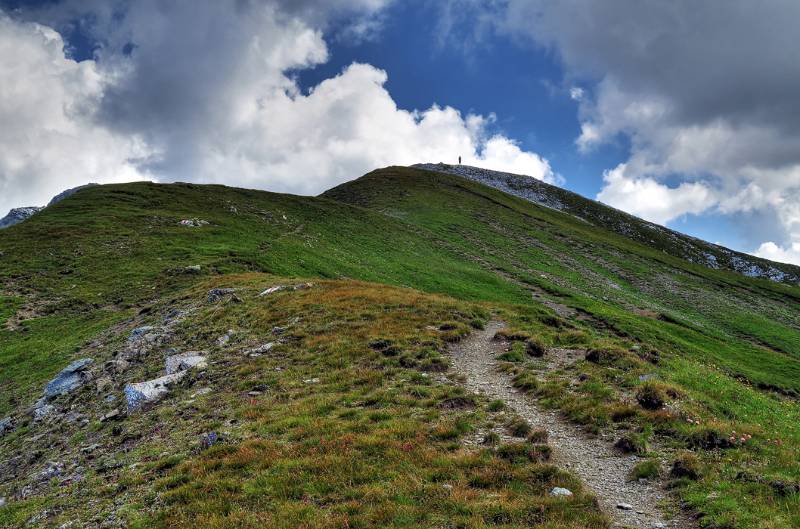 Einfacher Weg Richtung Gipfel von Sasser Calanda