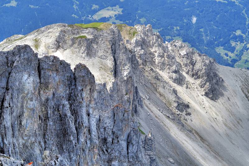 Erosionsspuren auf der Westseite der Bergkette Saaser Calanda - Rätschenhorn