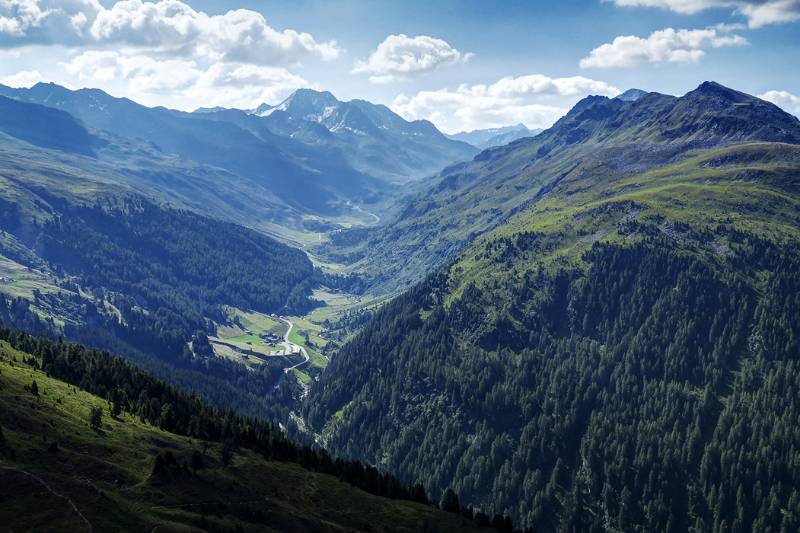 Flüelapassstrasse mit markantem Flüela Wisshorn