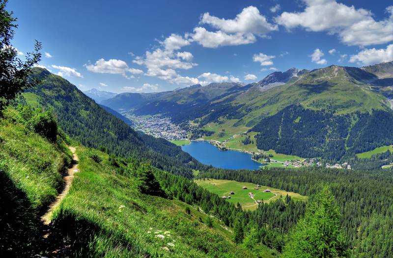 Schöne Landschaft im Abstieg