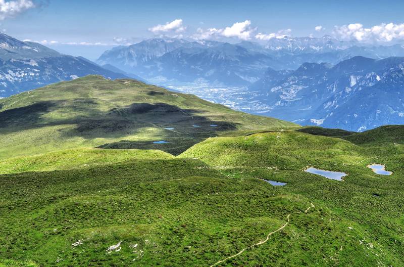 Der Wanderweg führt Richtung Drei Seen Ebene