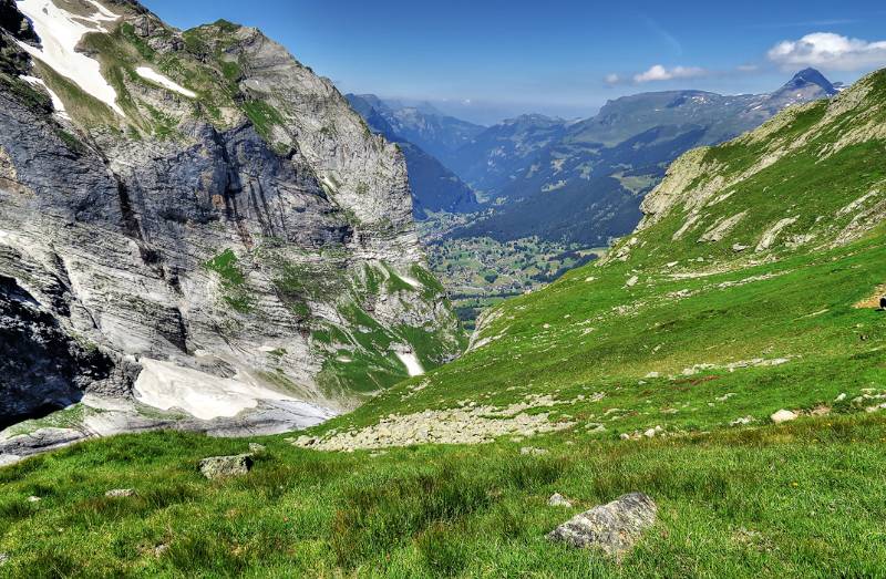 Blick hinunter ins Lütschental