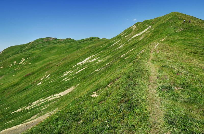 Weiter geht es über den Grat zum Gipfel