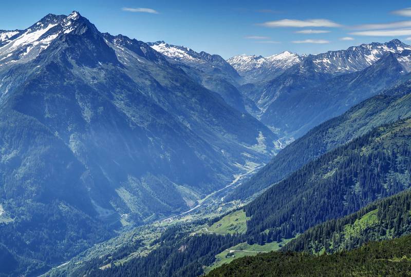 Blick entlang Reusstal Richtung Göschenen