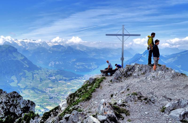 Auf dem Gipfel von Kleiner Mythen mit herrlichen Rundaussichten