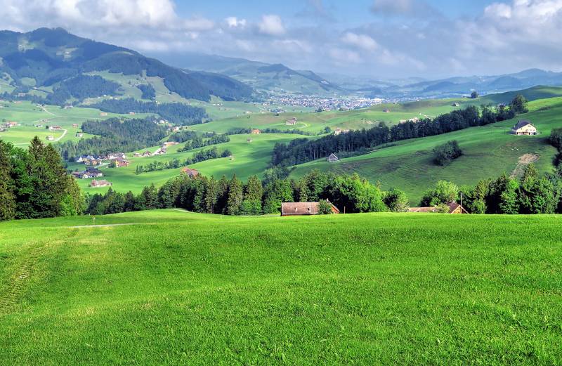 Weit im Hintergrund- Appenzell