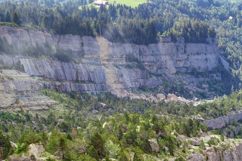 Auch heute, scheint es, die Felsen sind nicht ganz stabil