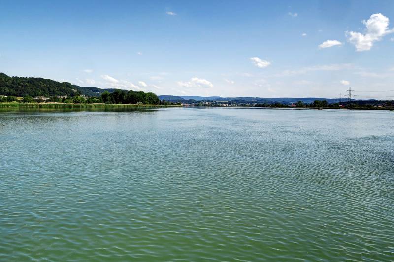 Blick entlang Klingnauer See Richtung Kleindöttingen