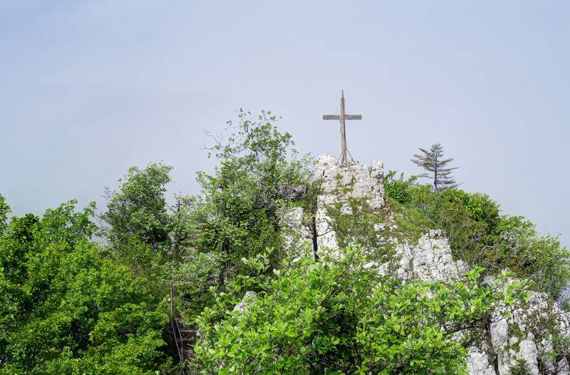 Das Gipfelkreuz von Sommetres