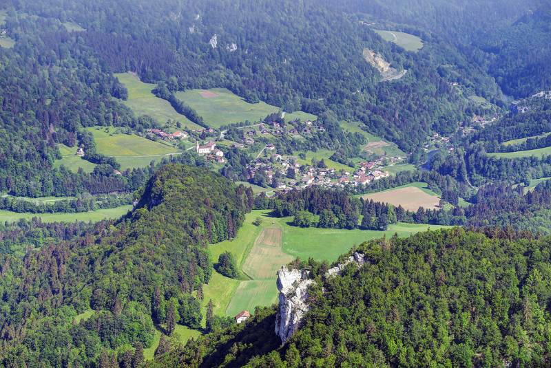 Das Schweiz-Französische Dorf Goumois von Sommetres aus