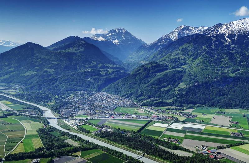 Rhein, Bad Ragaz, Tamina Schlucht und der Gipfel von Haldensteiner Calanda