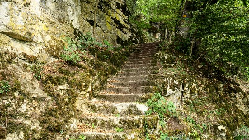 Treppen zur Ruine Besserstein