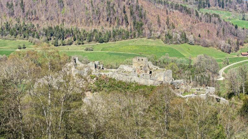 Blick auf Burgruine Alt-Bechburg von Schlosshöchi