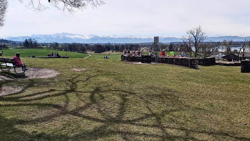 Blick auf den See und die Berge