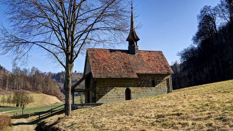 Einfache Wanderung (Spaziergang) über viele Flüe zum Schloss im Burgdorf