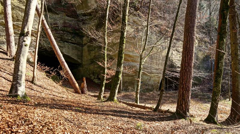 Höllen in den Felsen