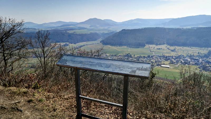 Panoramatafel bei der Burgruine Alt Homberg