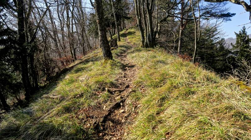 Schöner Weg auf dem Grat