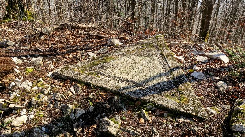 Markierung des höchsten Punkts von Dottenberg