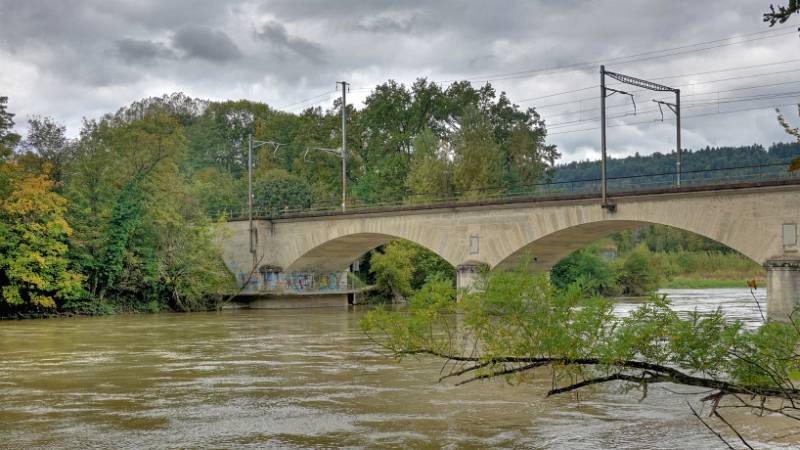 Die Bahnbrücke am Zusammenfluss von Reuss und Aare