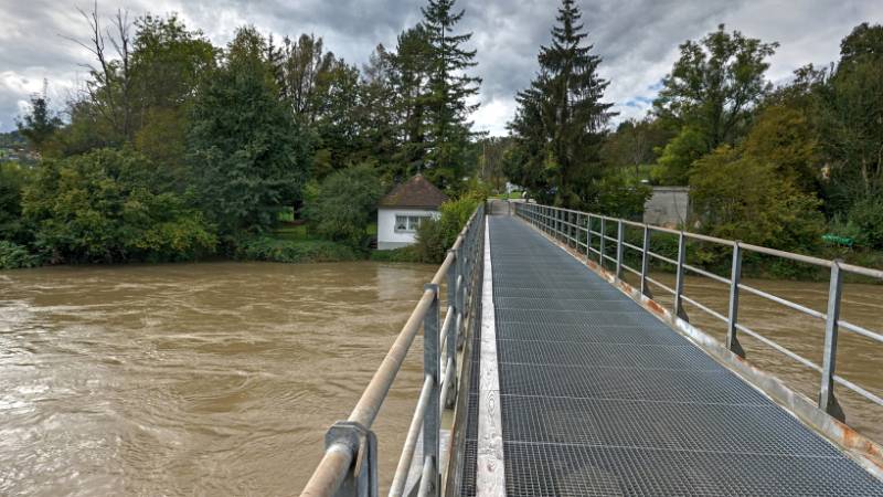 Die Fussgängerbrücke nach Büblikon