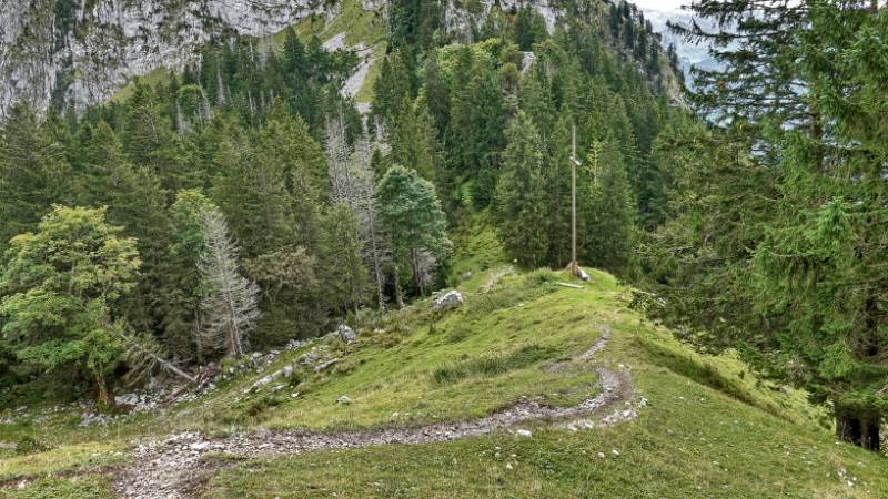 Blick zurück zum Zwüschetmythen im Aufstieg