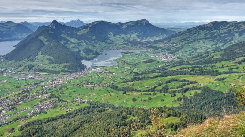 Lauerzersee, Rigi-Massif und Gnippen