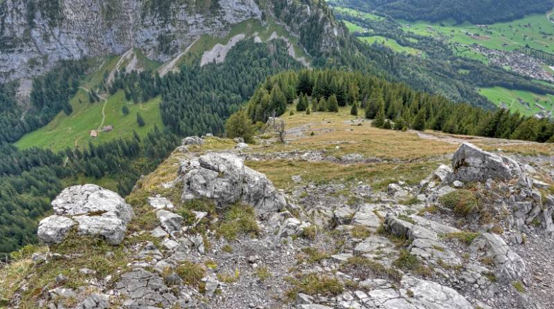 Blick vom Vorgipfel zum Zwüschetmythen