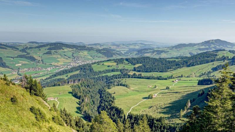 Blick auf Urnäsch. Bereits einige Höhenmeter gewonnen.