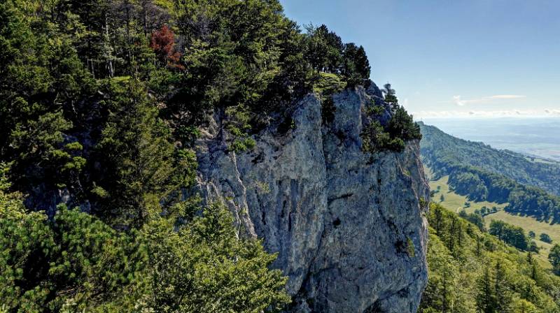 Steile Felsen auf der Südseite