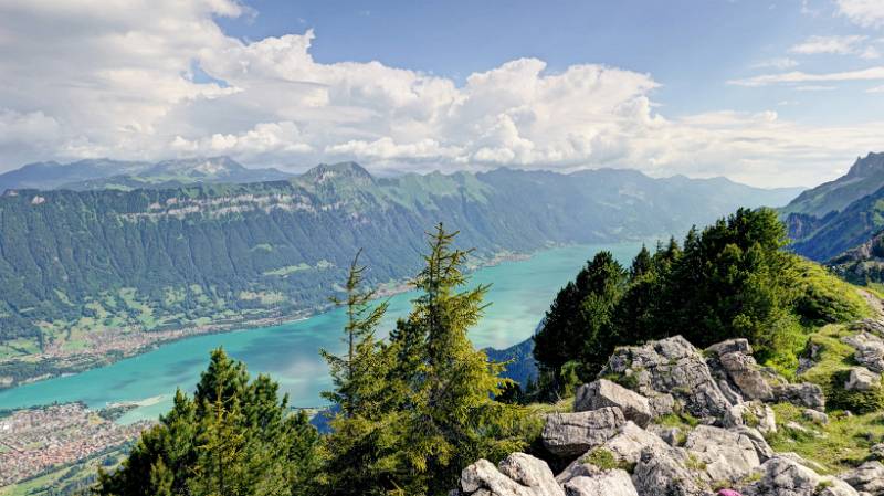 Brienzersee und Brienzergrat vom Wanderweg aus