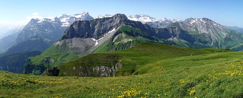 Panorama von Niederbauen Chulm. Blick Richtung S/SW. ► Zum interaktiven Panorama