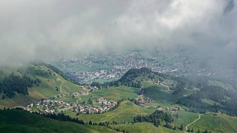 Stoos und Schwyz. Noch ziemlich viel Nebel.