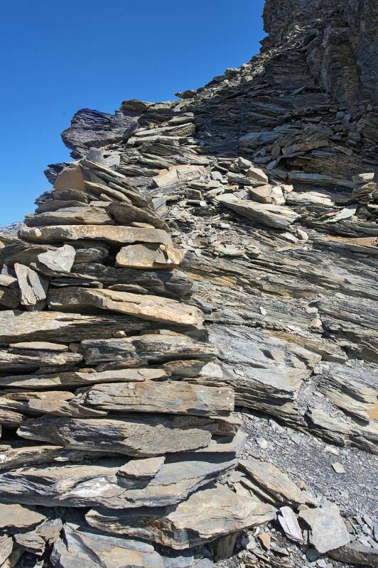 Letzter, steilerer Abschnitt zum Gipfel durchgehen mit Ketten und Seilen abgesichert