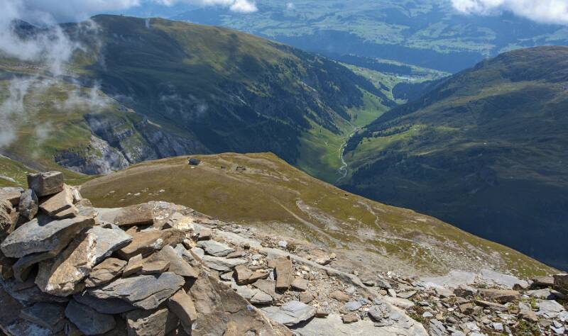 Unten ist Bifertenhütte und weit unten - Breil/Brigels