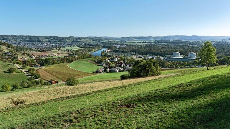 Blick auf die Aare und KKW Beznau