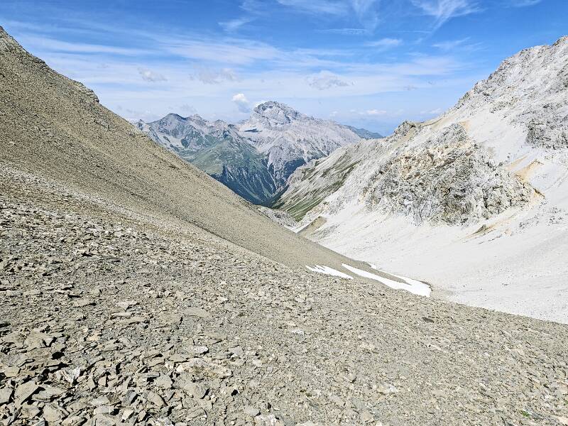 Blick auf die andere Seite des Passes Zavretta Richtung Alp Zavretta