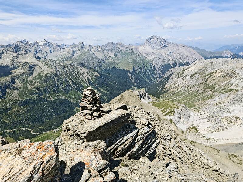 Der markante Gipfel am Horizont - Piz Ela