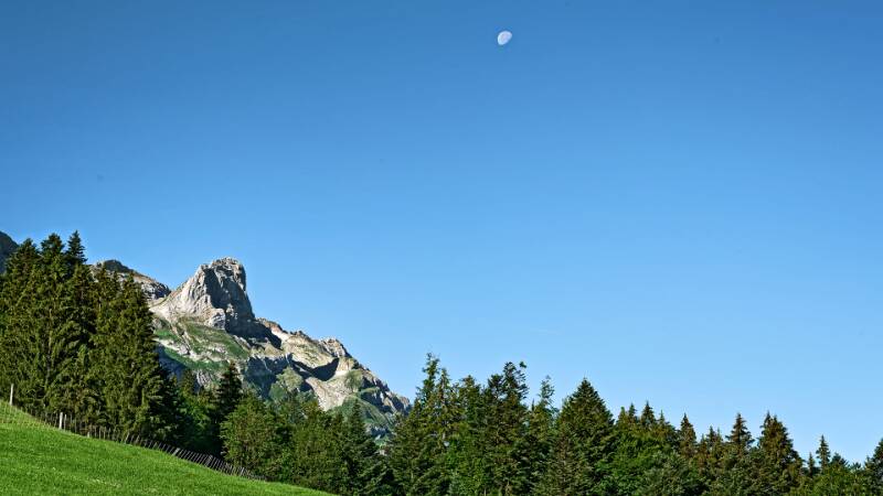 Örlikopf und Mond